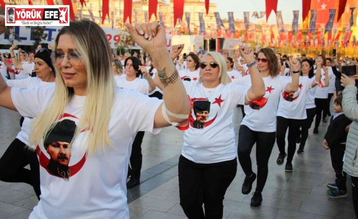 Aydın’da 98 kadın, Cumhuriyeti zeybek oynayarak kutladı