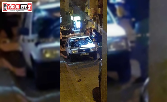 Balkondan yoldaki aracın üstüne düşen adam hayatını kaybetti