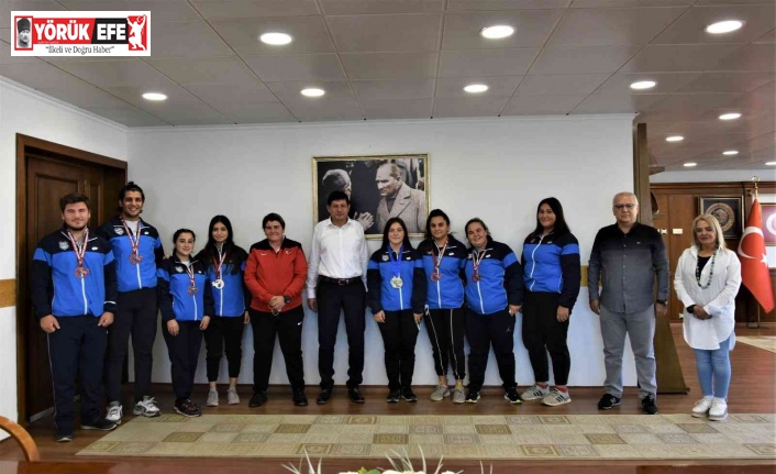 Başkan Özcan’dan Nazillili’nin şampiyonlarına altın ödülü