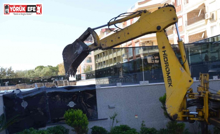 Didim’de “İkiz kulelerin” izinsiz yapılarında yıkıma başlandı