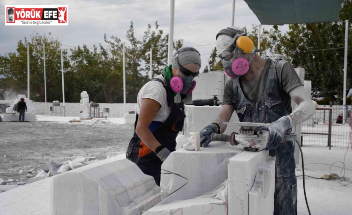 Kuşadası’nda ‘yaşam hakkı’ mermer bloklarda hayat buluyor
