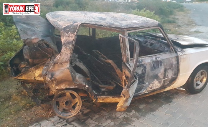 Söke’de üç aracın karıştığı kazada, bir otomobil alevlere teslim oldu