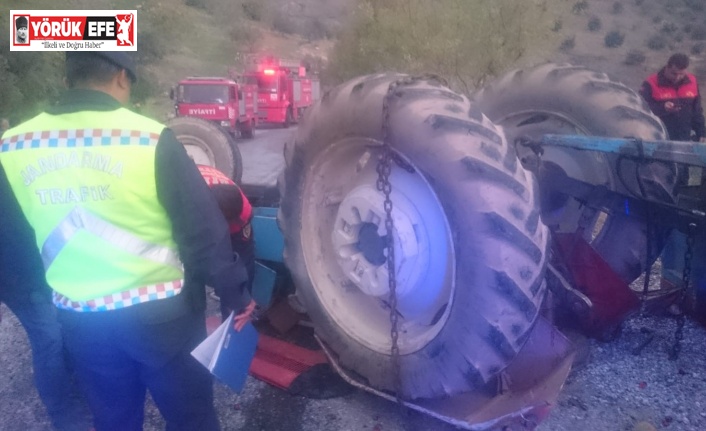 Aydın’da traktör devrildi: 1’i ağır 3 yaralı