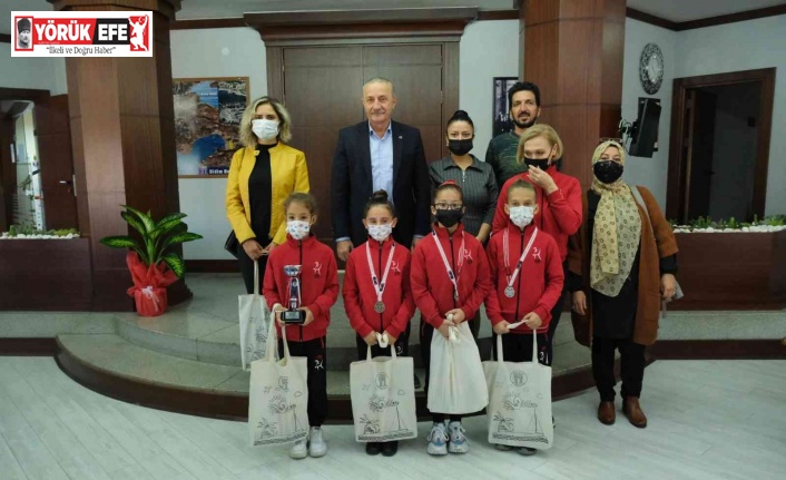 Başkan Atabay minik cimnastikçileri ağırladı