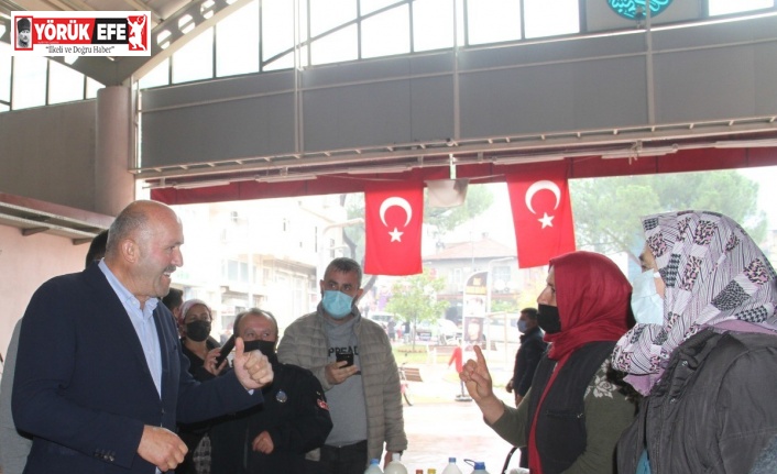 Başkan Ertürk pazar yeri ziyaretlerini sürdürüyor