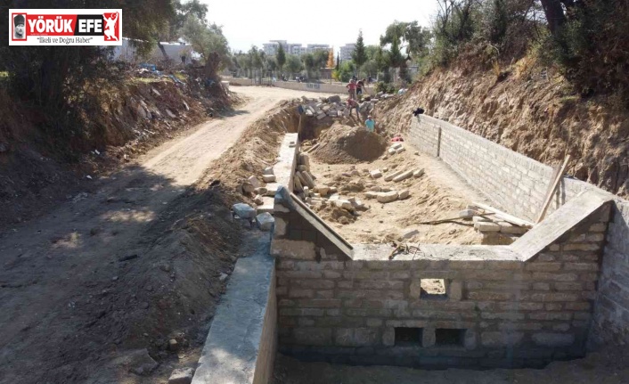 Başkan Özcan, Yeşil Mahalle’de incelemelerde bulundu