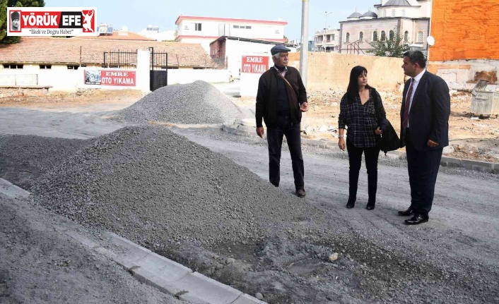 Davutlar’da yol yapım çalışmaları sürüyor