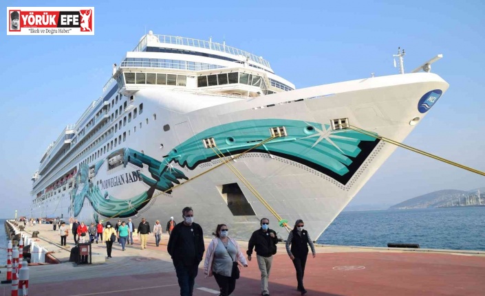 Dev Kruvaziyer Gemisi Kuşadası’nda