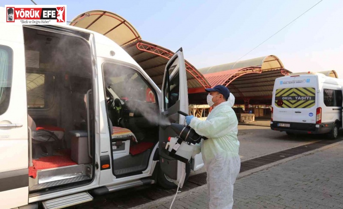 Efeler Belediyesi taksi ve servisleri dezenfekte ediyor