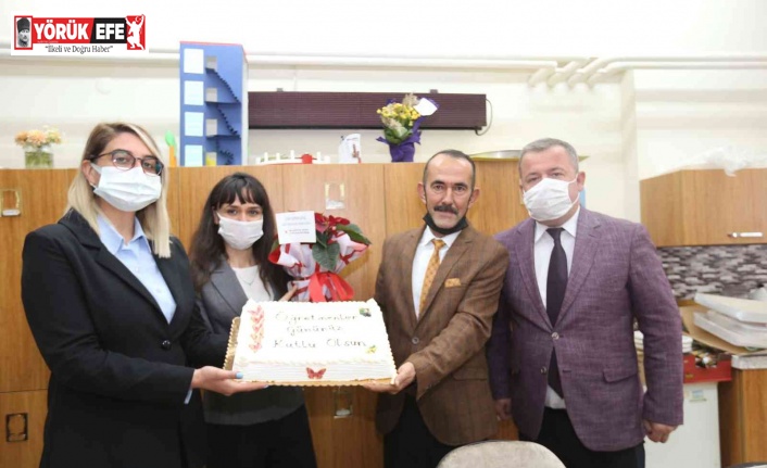 Efeler, Öğretmenler Günü’nü kutladı