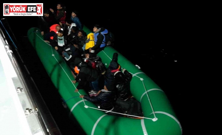 Lastik botla sürüklenen 17 düzensiz göçmen kurtarıldı