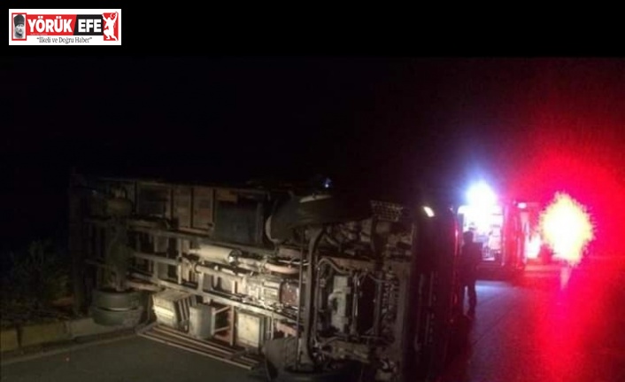 Söke’de eşya yüklü kamyon devrildi: 3 yaralı