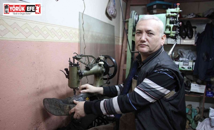 Yaklaşan kış ayları ayakkabı tamircilerinin yüzünü güldürüyor