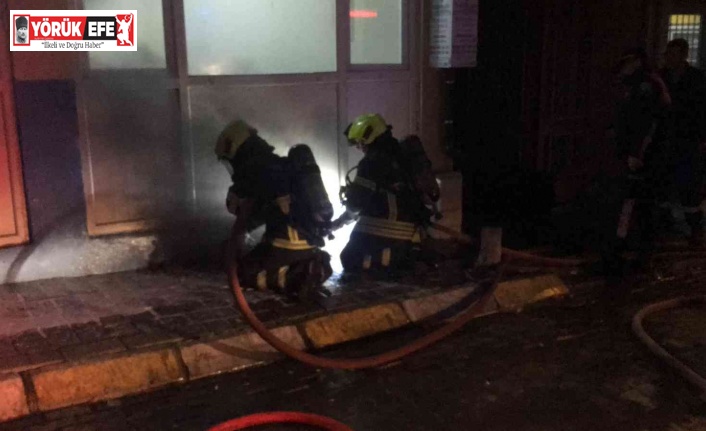 Apartmanın bodrumunda çıkan yangın panikletti