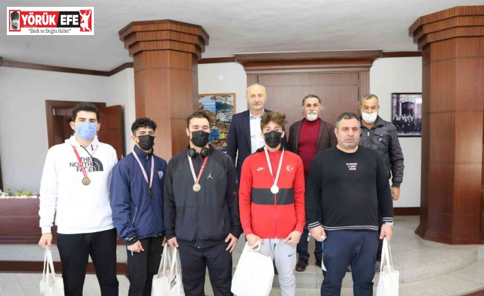 Başkan Atabay, Türkiye Şampiyonası’na katılacak Didimli boksörleri ağırladı
