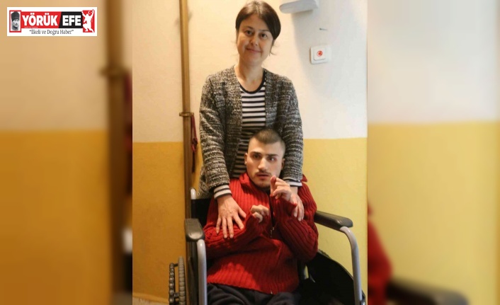 Başkan Atay’dan yürüme engelli Yavuz’a tekerlekli sandalye