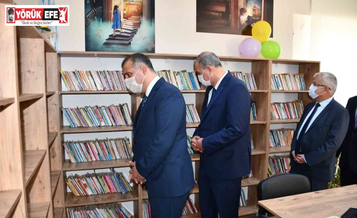 Bu kütüphanelerin mobilyaları öğrencilerden, dekorasyonu öğretmenlerden