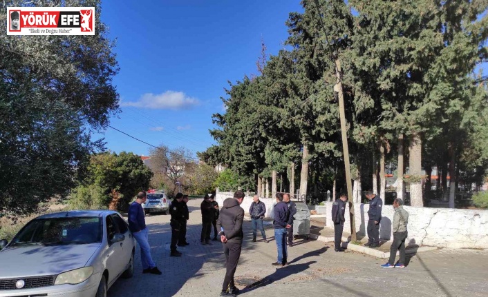 Cenaze çıkışı husumetlisini ayağından vurdu