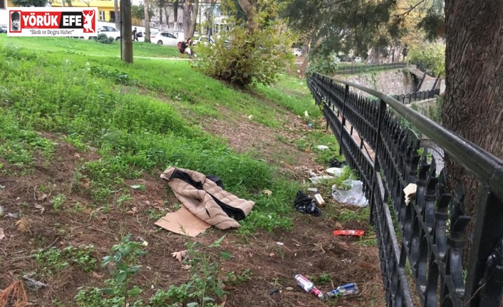 Duyarsız vatandaşlar Pınarbaşı Mesire Alanı giriş yolunu çöplüğe çevirdi