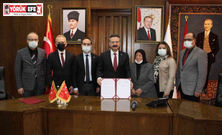 Eşinin vasiyetini yerine getirdi; 3,5 milyon lira bağışta bulundu