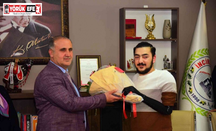 İncirliovalı Samet hem protez kollarına, hem de işe kavuştu