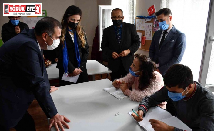 Söke Kaymakamı Güney’den özel eğitim öğretmenlerine özel kutlama