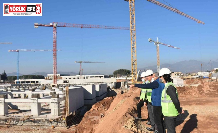 Vali Yardımcısı Şahin Şehir Hastanesi inşaatında incelemelerde bulundu