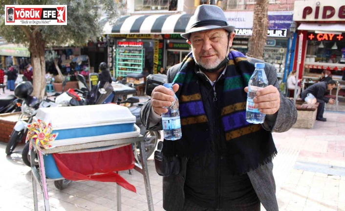 Zihinsel Engelli “Yaşar Amca”, bölge esnafının göz bebeği oldu