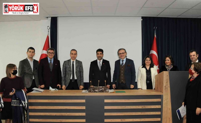 ADÜ’de öğretim üyeleri cübbelerini giydi