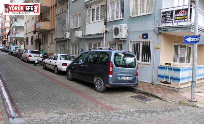 Bu sokağa girenin aklı karışıyor