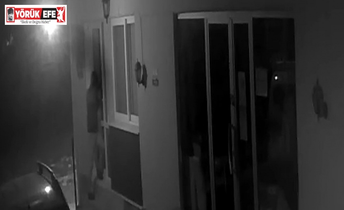 Hırsız, girdiği evi önce soydu sonra ateşe verdi