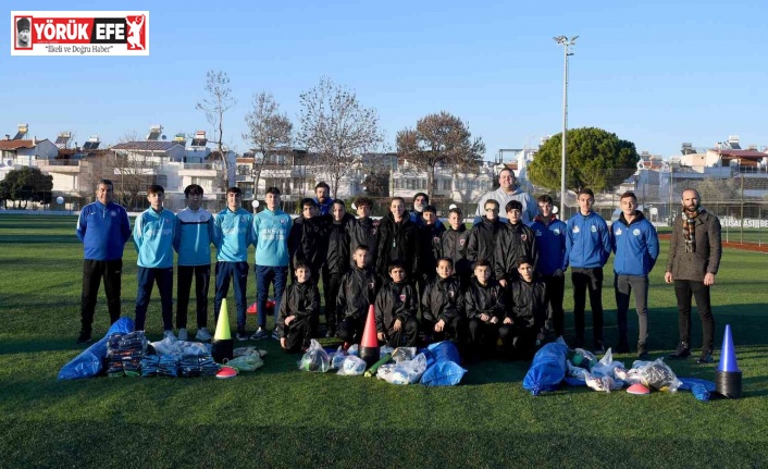 Kuşadası Belediyesi’nden geleceğin yıldız adaylarına malzeme desteği