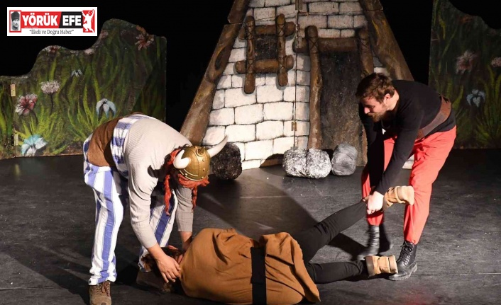 Kuşadası Belediyesi’nden miniklere karne hediyesi