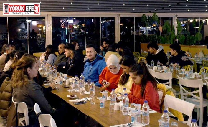 Kuşadası Belediyesi’nden üniversite öğrencilerine akşam yemeği
