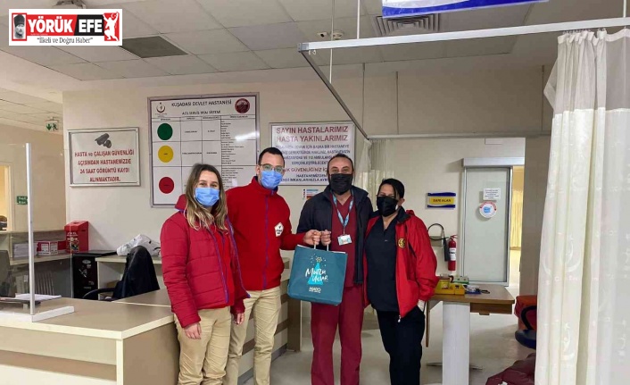 Kuşadası Belediyesi’nden yılbaşında görev yapan kamu çalışanlarına ziyaret