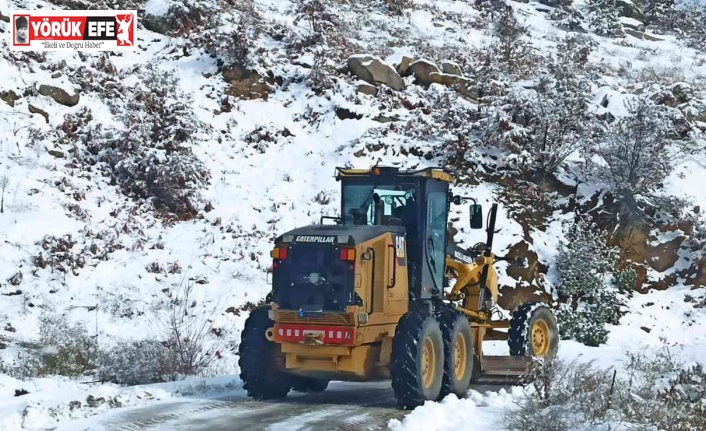 Nazilli’nin yüksek kesimlerinde yollar karla kaplandı
