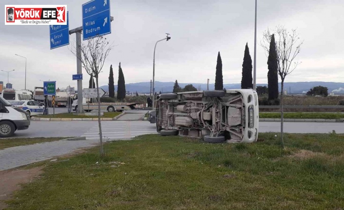 Söke’de otomobile çarpan kamyonet takla attı