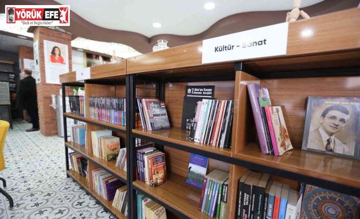 Başkan Atay Efeler’i kitaplarla dolduruyor
