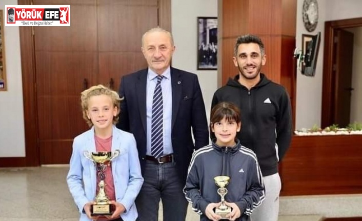 Didim Belediye Başkanı Atabay şampiyon tenisçileri ağırladı