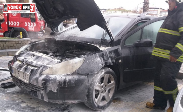 Efeler’deki araç yangını, itfaiye ekipleri tarafından söndürüldü