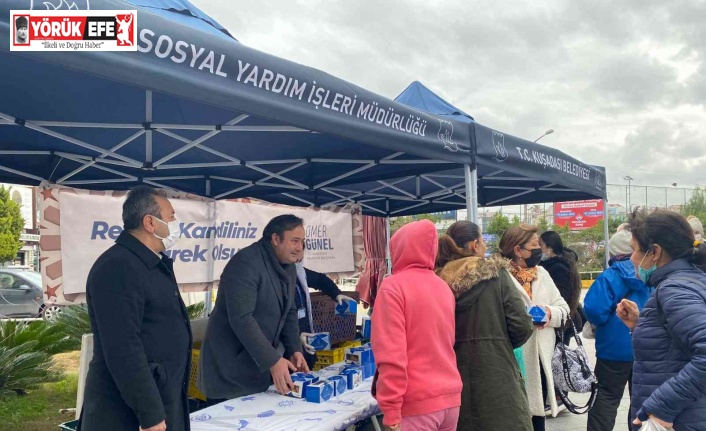 Kuşadası Belediyesi’nden Kandil Simidi ikramı