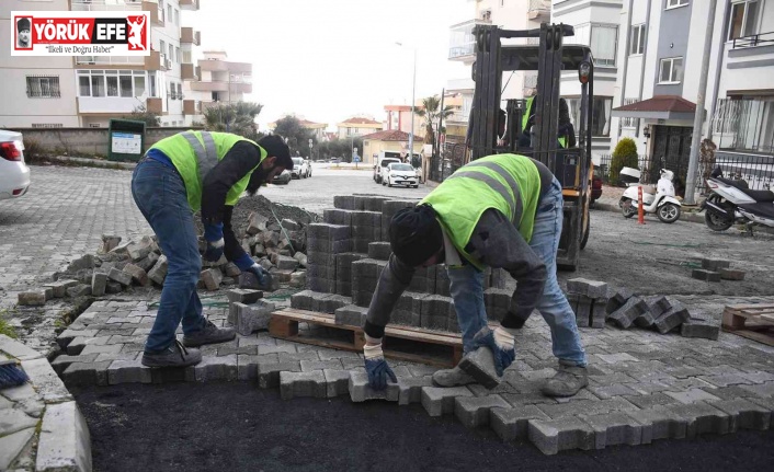 Kuşadası’nda yol yapım çalışmaları devam ediyor