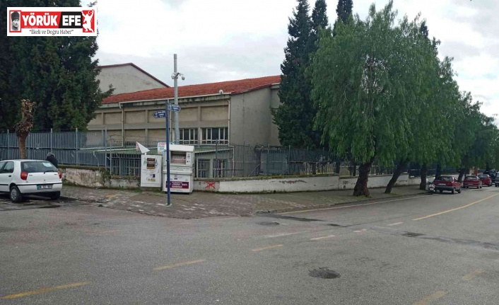 Liselilerin kavgasında kan aktı