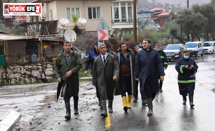 Marmaris Belediyesi, sağanak yağışla birlikte yaşanan olumsuzluklara anında müdahale etti