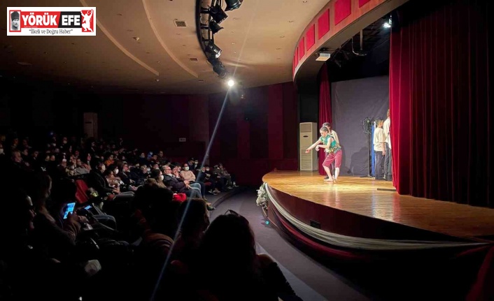 Nazilli’de 500 öğrenci ilk kez tiyatro izledi