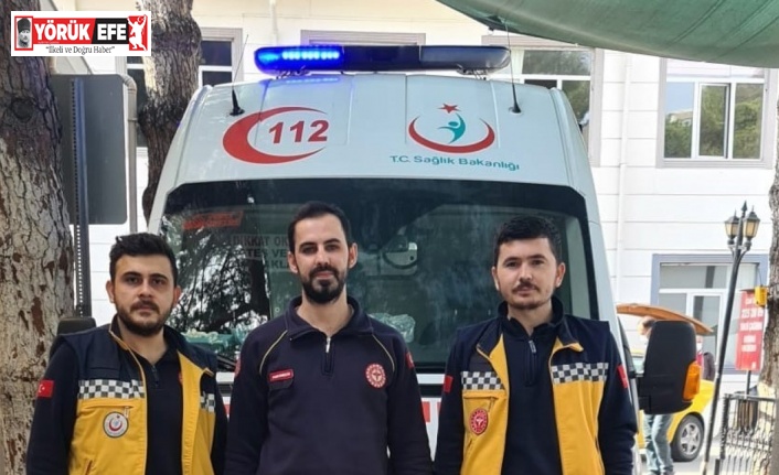 Ambulansları kaza yapan 112 ekipleri, vakaya koşarak yetiştiler