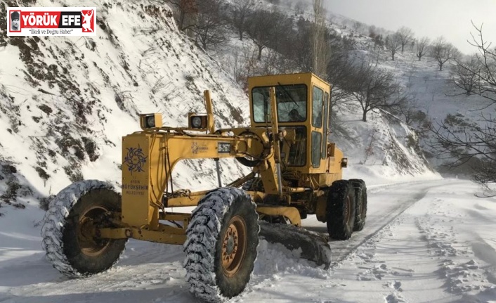 Büyükşehir ekiplerinin karla mücadelesi gün boyu devam etti