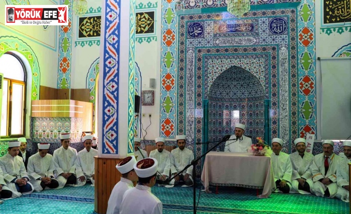 Hafızlar törenle cübbelerini giydi