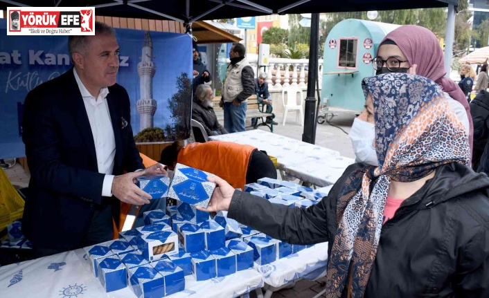 Kuşadası Belediyesi’nden kandil ikramı