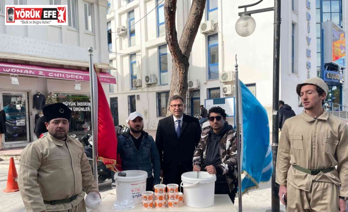 Kuşadası Ülkü Ocakları iki bin kase hoşaf dağıttı